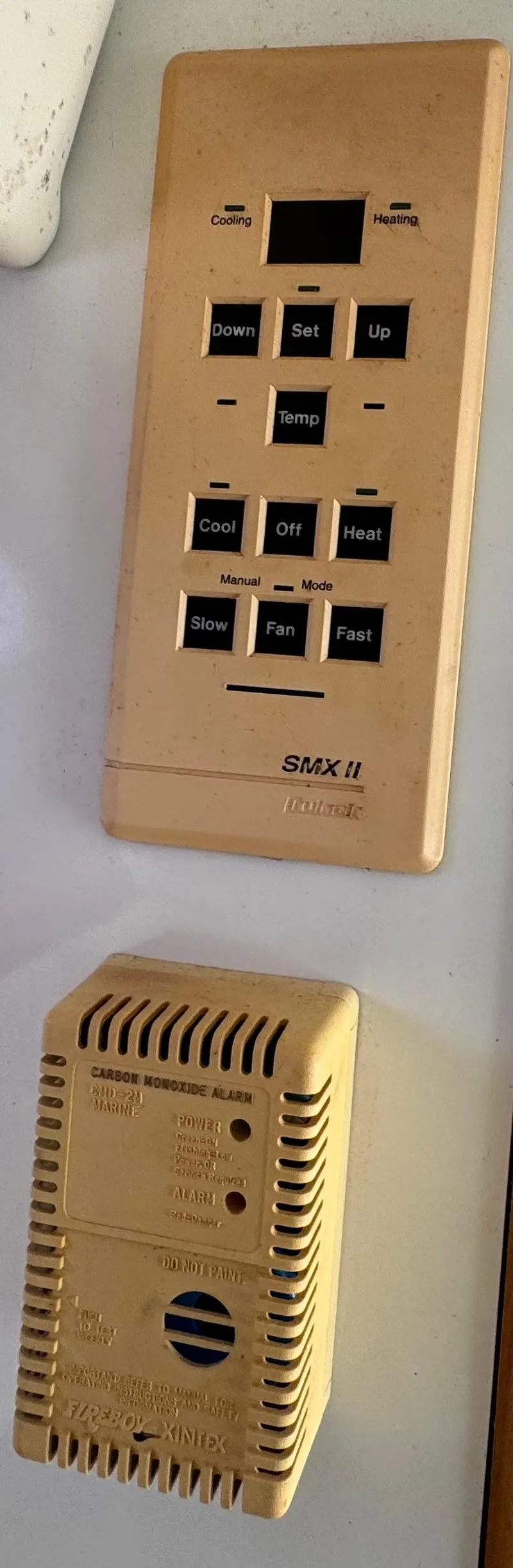 Slide: The Image of Control panel and thermostat in a 1999 Chaparral 290 Signature Cruiser boat. - 75