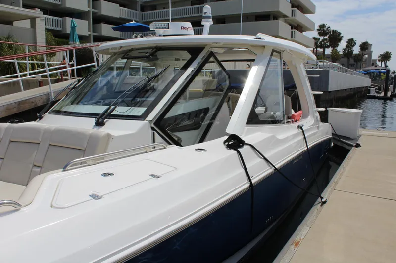 The Image of Boston Whaler 380 Realm 2019 - 0