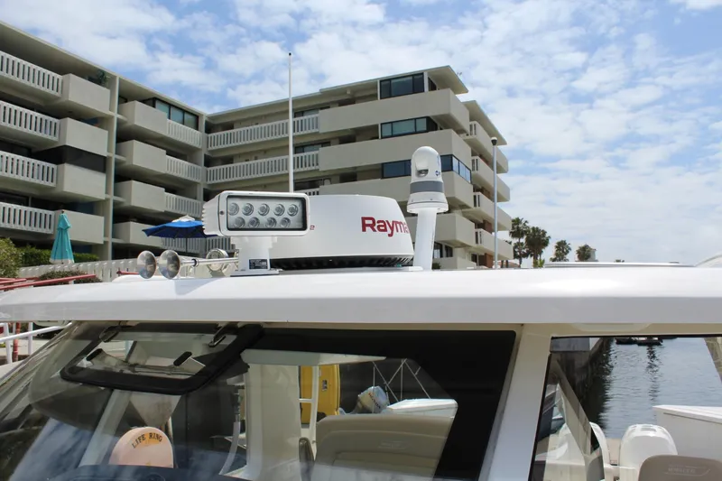 Slide: The Image of Boston Whaler 380 Realm 2019 - 12