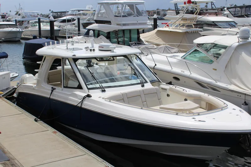 Slide: The Image of Boston Whaler 380 Realm 2019 - 2