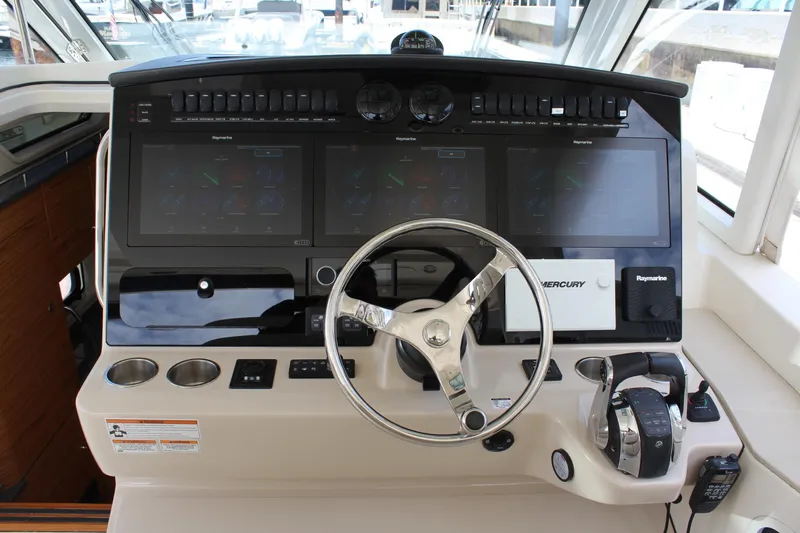 Slide: The Image of Boston Whaler 380 Realm 2019 - 21