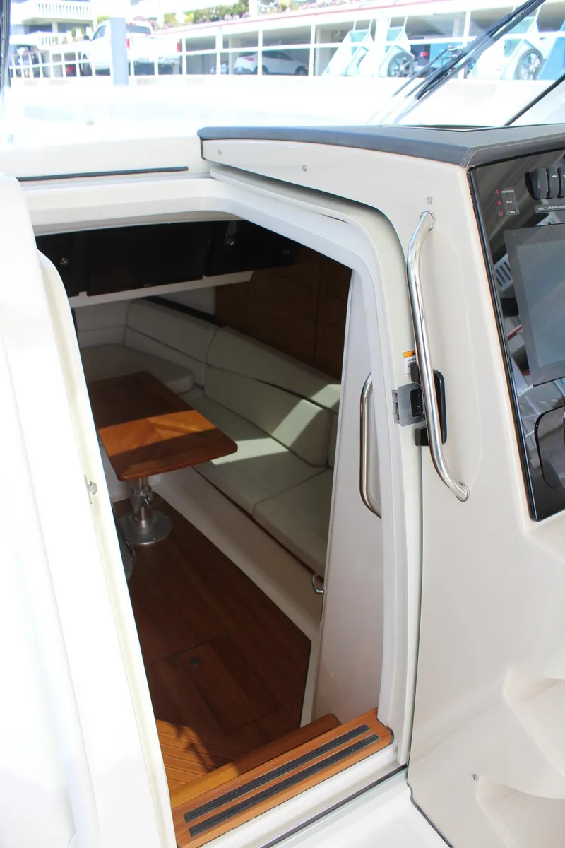 Slide: The Image of Boston Whaler 380 Realm 2019 - 22