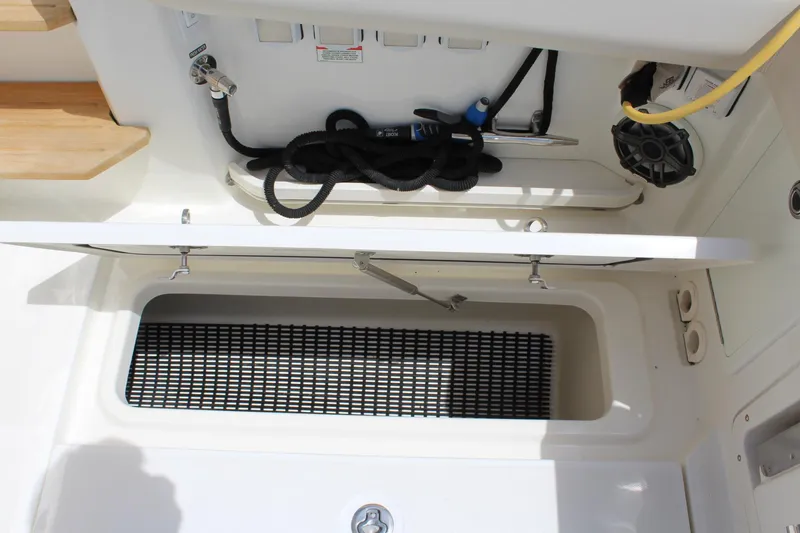 Slide: The Image of Boston Whaler 380 Realm 2019 - 36