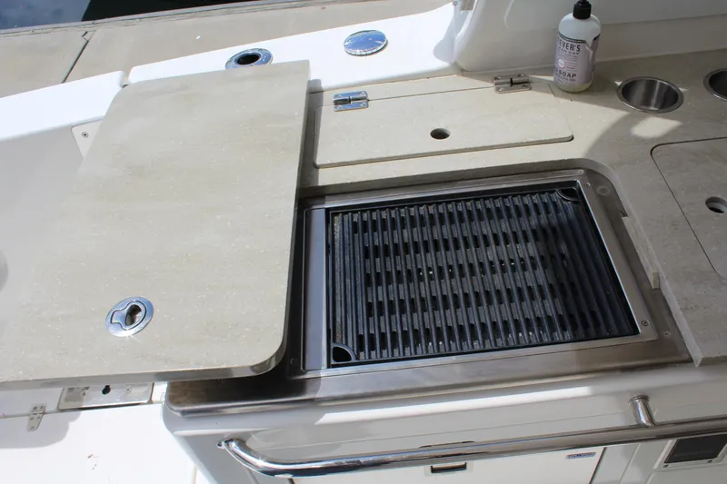 Slide: The Image of Boston Whaler 380 Realm 2019 - 39