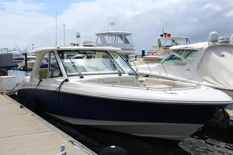 Slide: The Image of Boston Whaler 380 Realm 2019 - 4