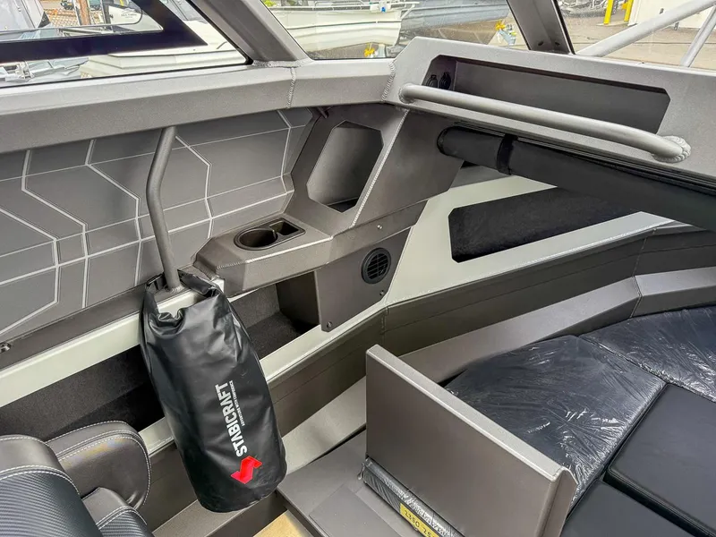 Slide: The Image of Stabi-Craft 2350 Supercab 2025 - 10