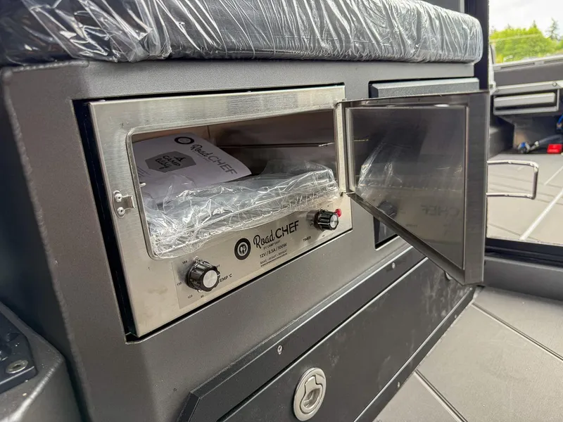 Slide: The Image of Stabi-Craft 2350 Supercab 2025 - 16