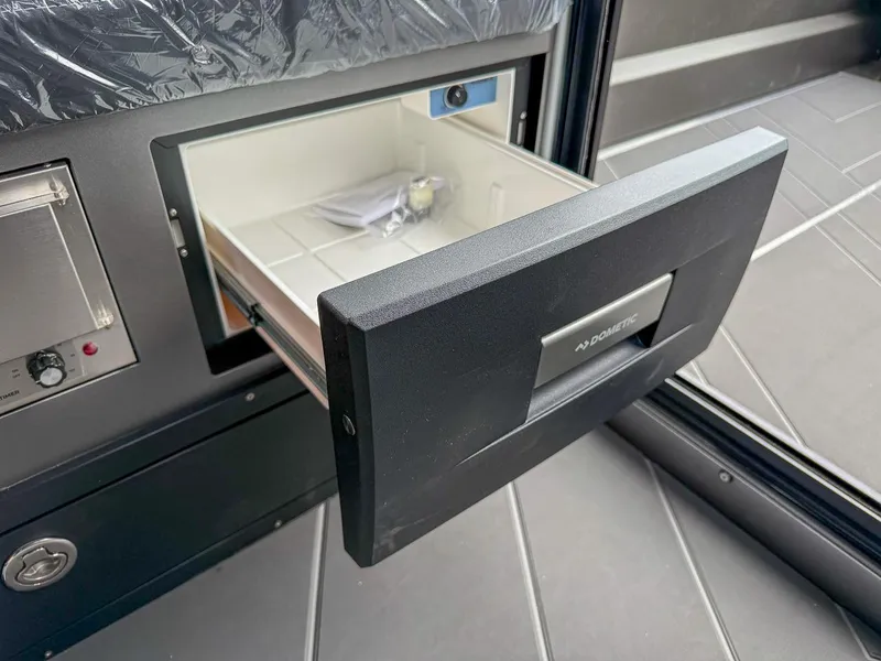 Slide: The Image of Stabi-Craft 2350 Supercab 2025 - 17