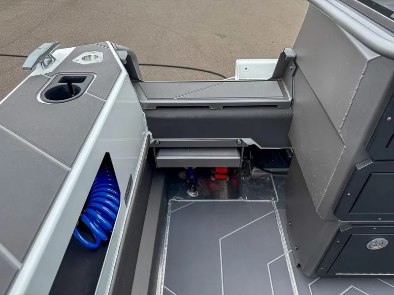 Slide: The Image of Stabi-Craft 2350 Supercab 2025 - 25