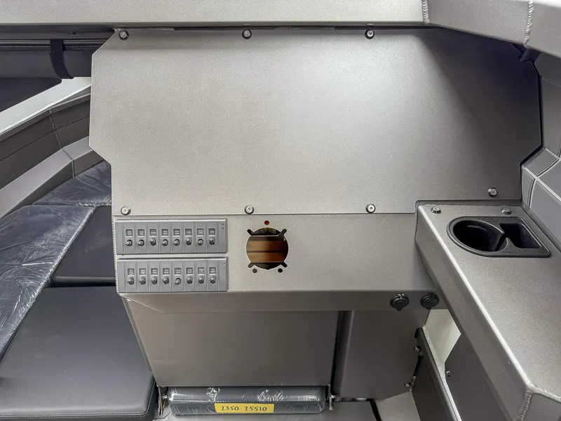 Slide: The Image of Stabi-Craft 2350 Supercab 2025 - 9