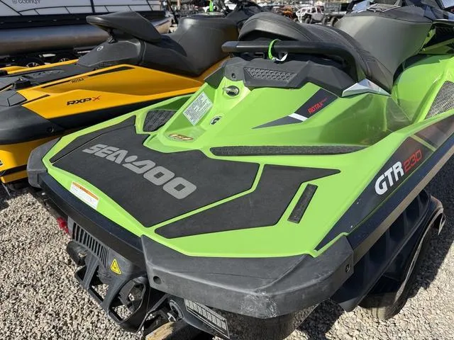 Slide: The Image of Sea-Doo GTR™ 230 2017 - 4