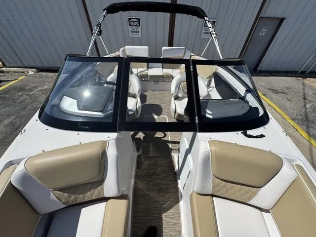 Slide: The Image of Scarab 195 H.O. Platinum 2017 - 16