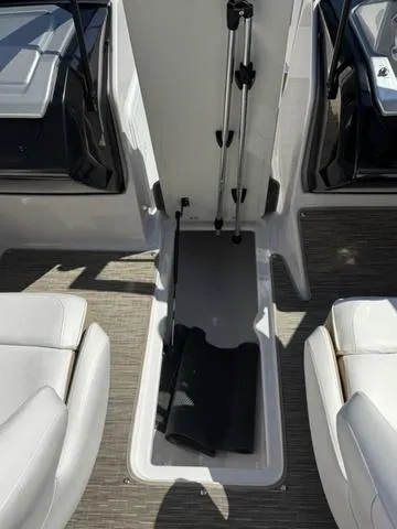 Slide: The Image of Scarab 195 H.O. Platinum 2017 - 17