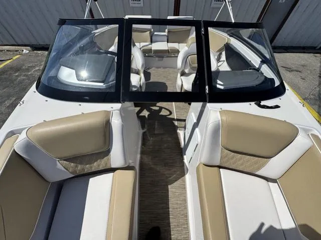 Slide: The Image of Scarab 195 H.O. Platinum 2017 - 19