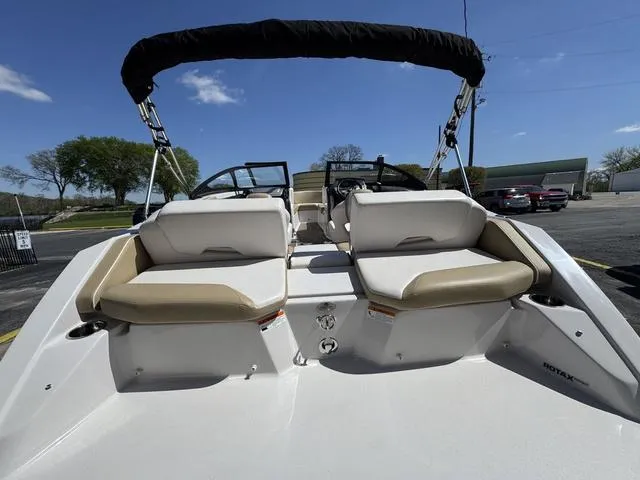 Slide: The Image of Scarab 195 H.O. Platinum 2017 - 20