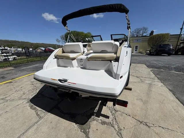 Slide: The Image of Scarab 195 H.O. Platinum 2017 - 21