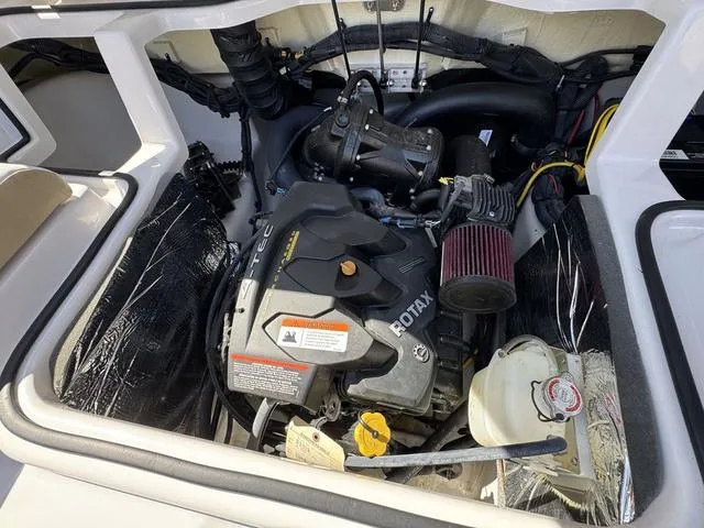 Slide: The Image of Scarab 195 H.O. Platinum 2017 - 22