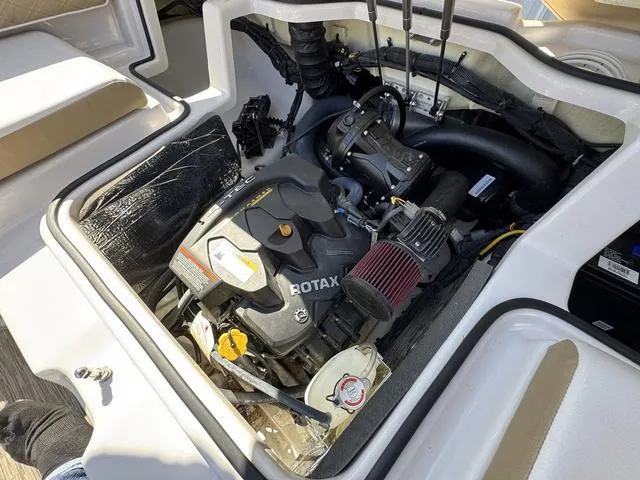 Slide: The Image of Scarab 195 H.O. Platinum 2017 - 24