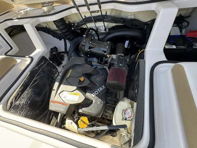 Slide: The Image of Scarab 195 H.O. Platinum 2017 - 26