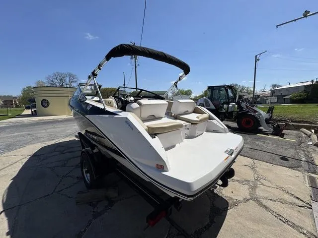 Slide: The Image of Scarab 195 H.O. Platinum 2017 - 6