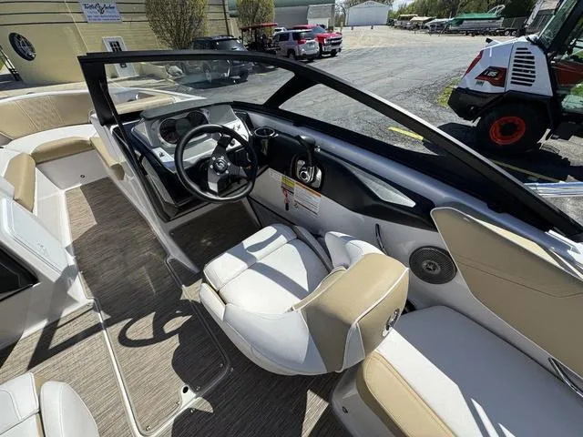 Slide: The Image of Scarab 195 H.O. Platinum 2017 - 9