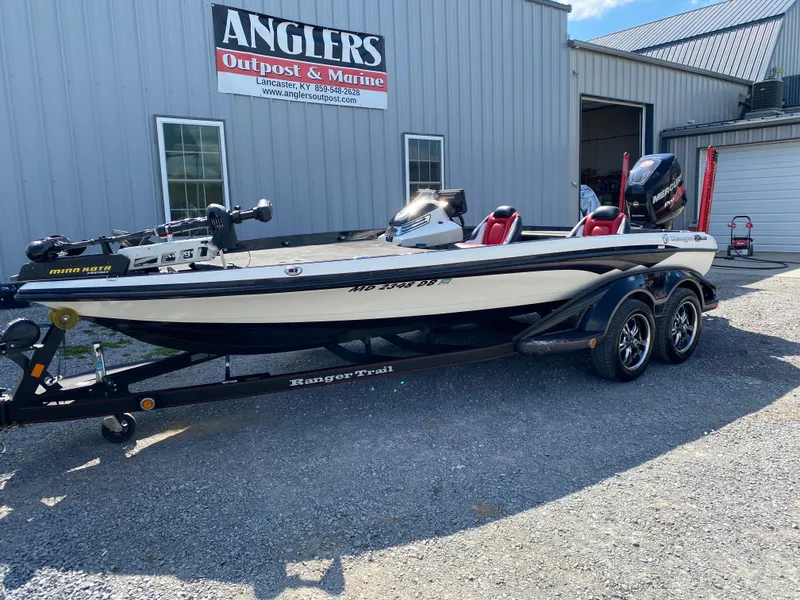 Slide: The Image of 2017 Ranger Z520C Comanche boat at Anglers Outpost & Marine dealership. - 3