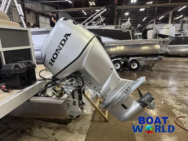 Slide: The Image of 2019 Montego Bay 8518 Cruise with Honda 60HP 4-Stroke EFI outboard engine in showroom. - 17