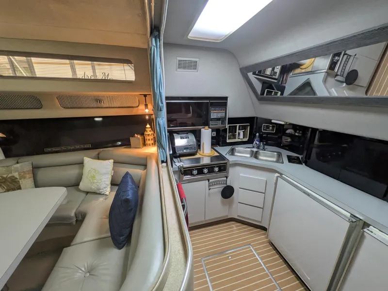 Slide: The Image of Sea Ray 460 Express Cruiser 1988 - 53