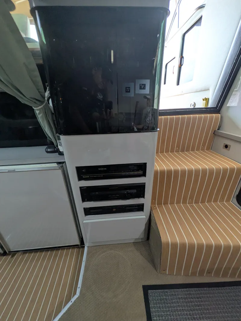 Slide: The Image of Sea Ray 460 Express Cruiser 1988 - 55