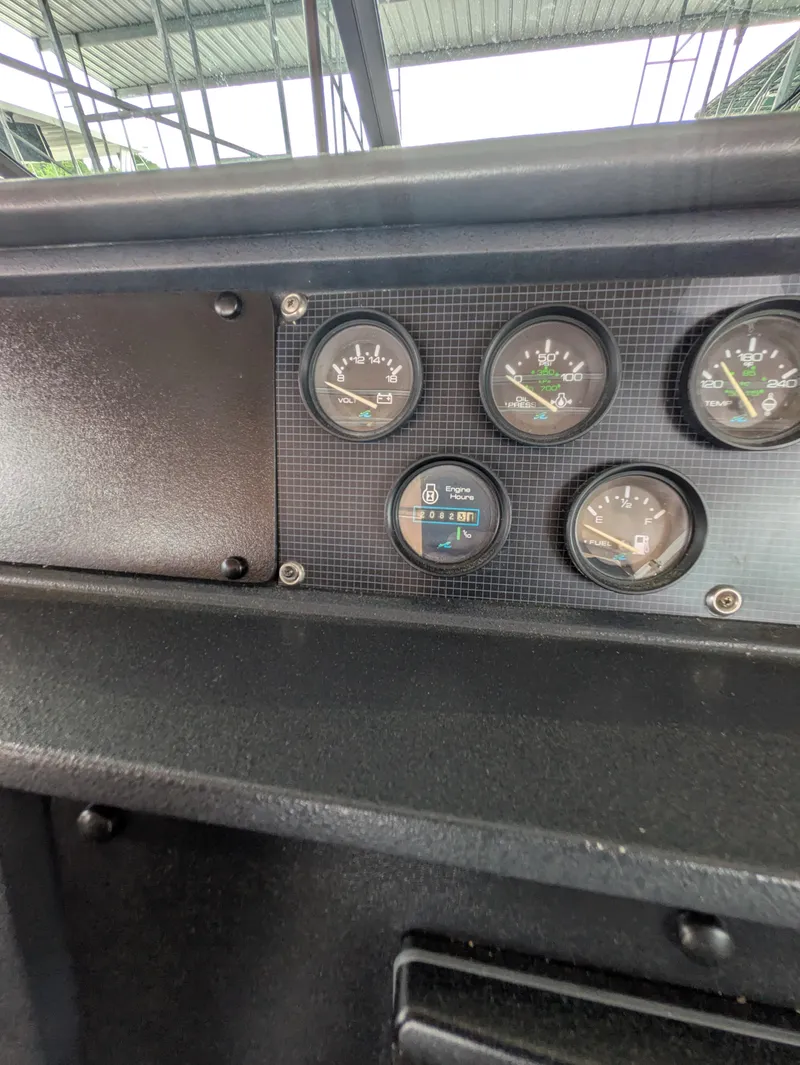 Slide: The Image of Sea Ray 460 Express Cruiser 1988 - 85