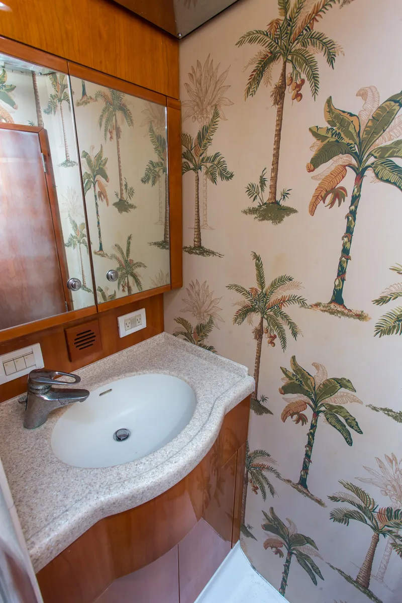 Slide: The Image of Bertram 450 Convertible 2005 - 117