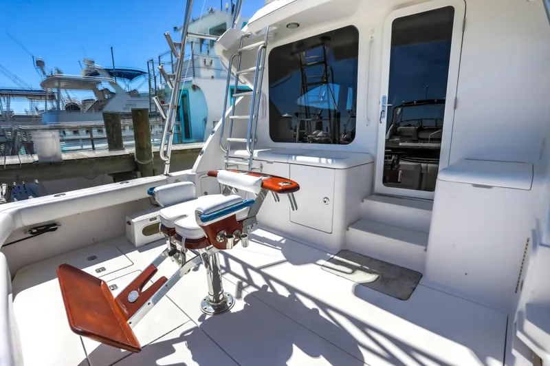 Slide: The Image of Bertram 450 Convertible 2005 yacht deck with fishing chair and equipment. - 33