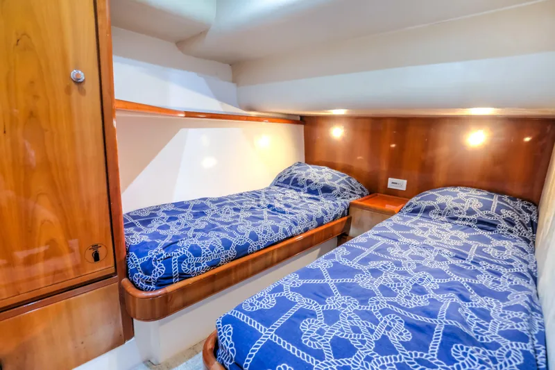 Slide: The Image of Bertram 450 Convertible 2005 - 81