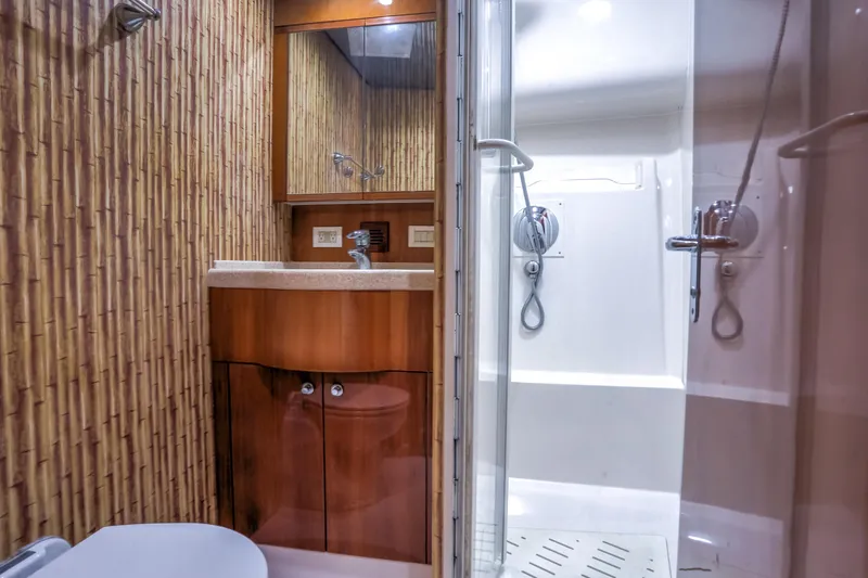 Slide: The Image of Bertram 450 Convertible 2005 - 85