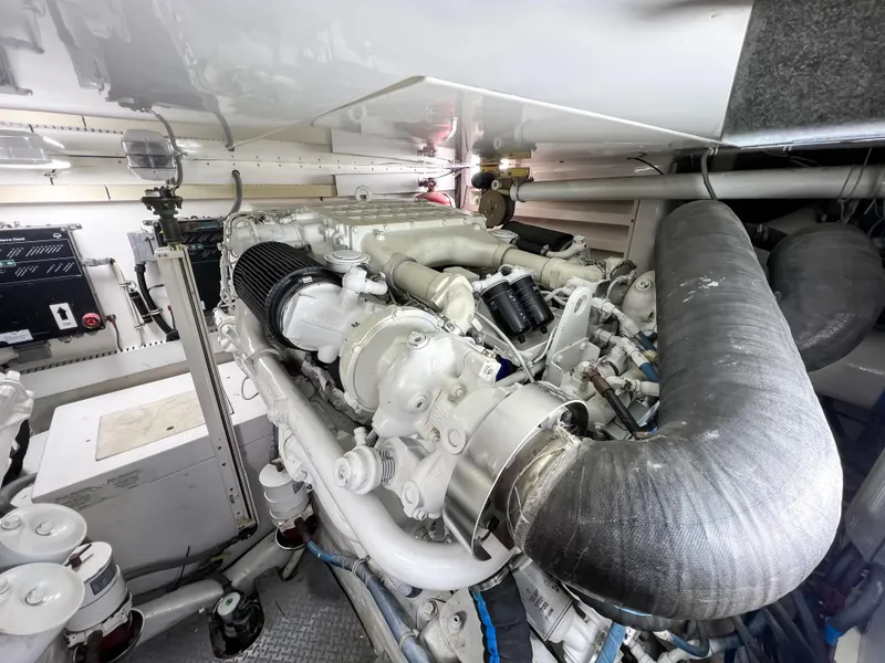 Slide: The Image of Bertram 450 Convertible 2005 - 95