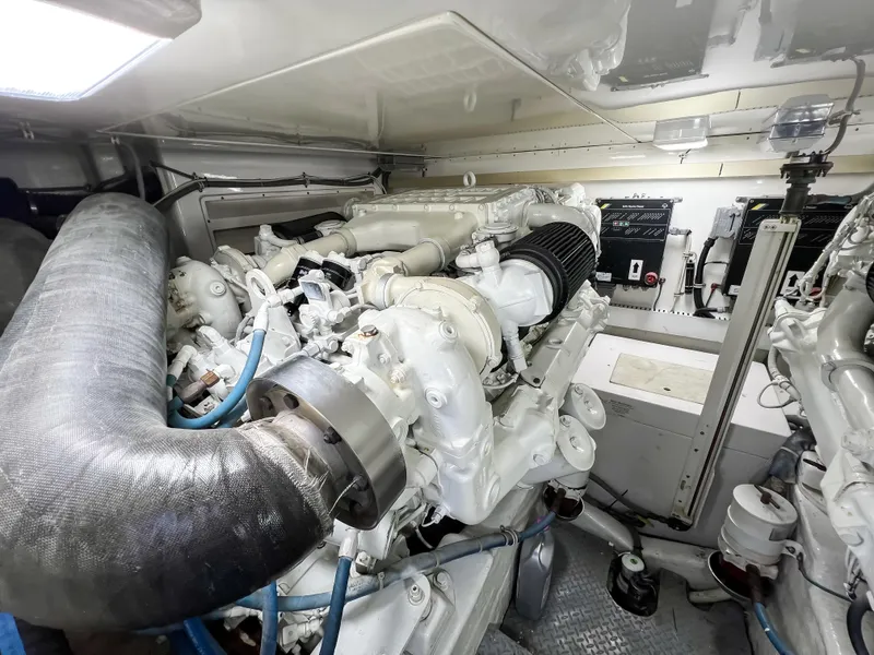 Slide: The Image of Bertram 450 Convertible 2005 - 96