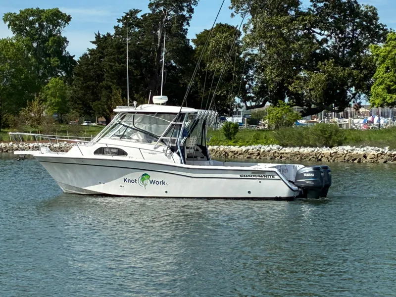 Slide: The Image of Grady-White Marlin 300 2004 - 15