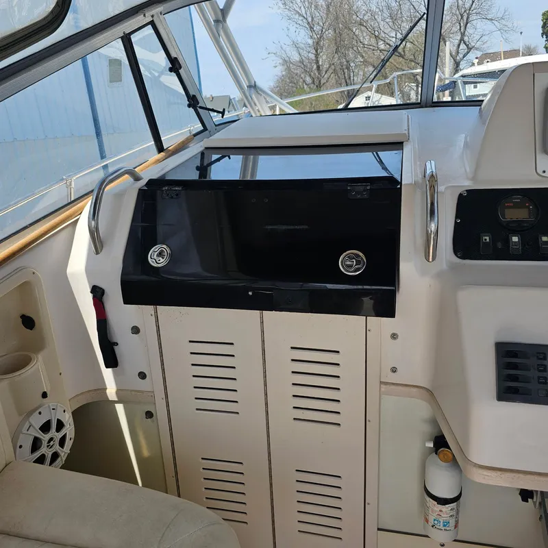 Slide: The Image of Grady-White Marlin 300 2004 - 8