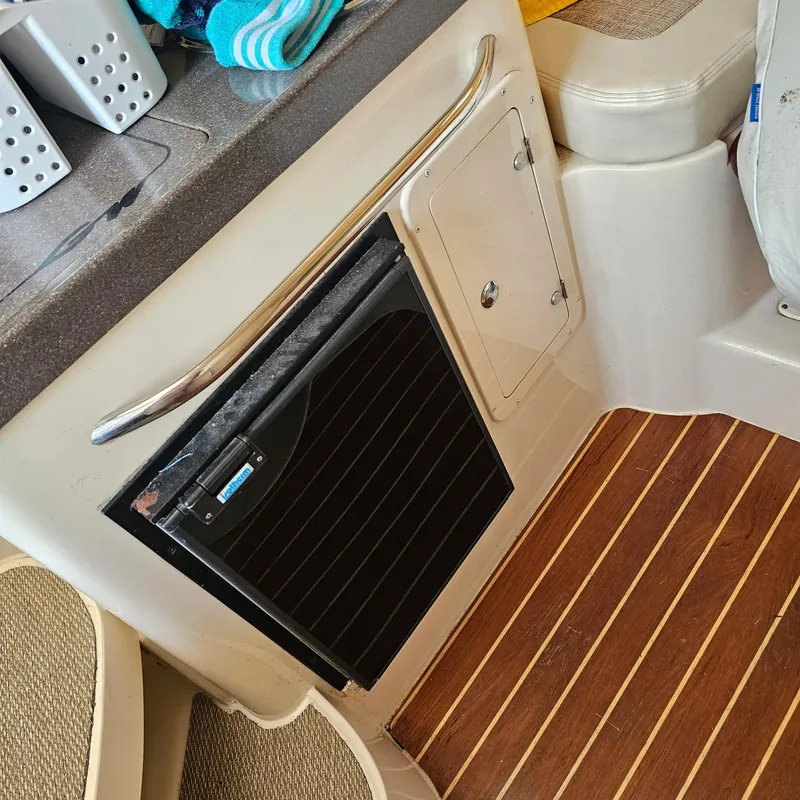 Slide: The Image of Grady-White Marlin 300 2004 - 9