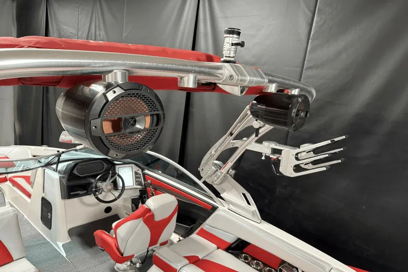 Slide: The Image of MasterCraft XStar 2018 - 15