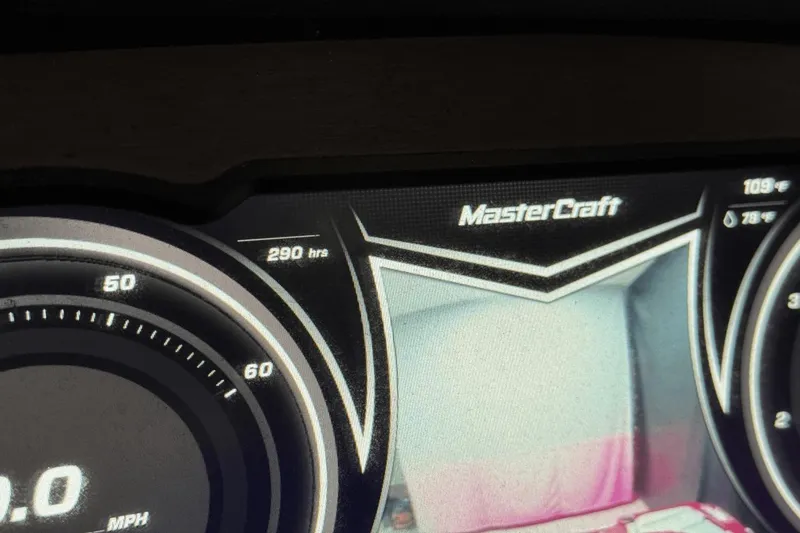 Slide: The Image of MasterCraft XStar 2018 - 18