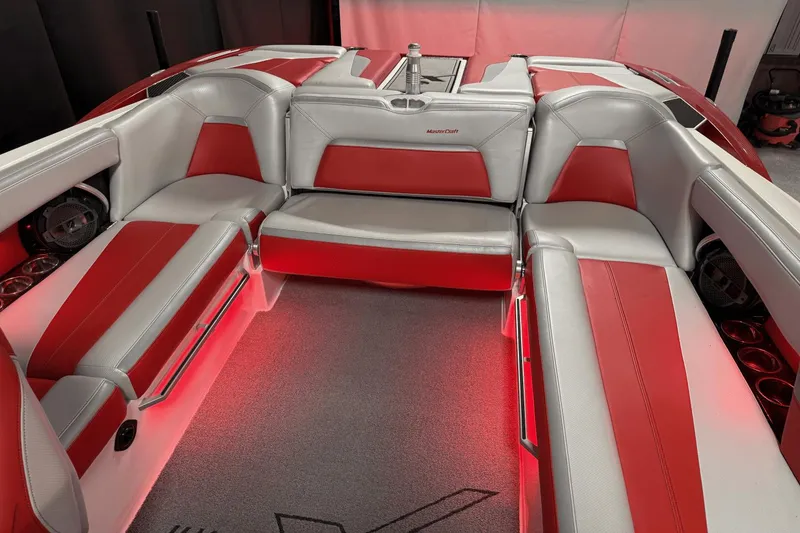 Slide: The Image of MasterCraft XStar 2018 - 21
