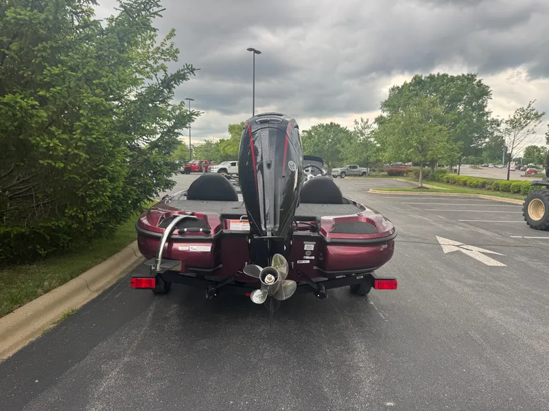 Slide: The Image of 2025 Nitro Z17 boat parked outdoors on a cloudy day. - 5