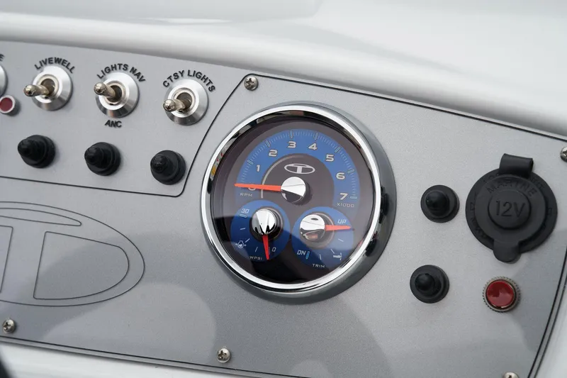 Slide: The Image of Tahoe 185 S 2025 - 52