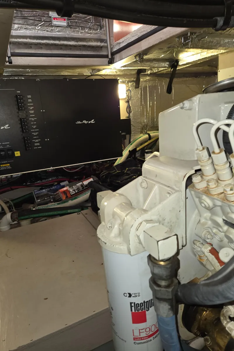 Slide: The Image of Sea Ray 390 Motor Yacht 2003 - 59