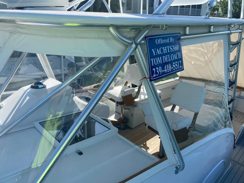 Slide: The Image of 1995 L&H 33 yacht with seating, offered by Yachts360, contact Tom Deloach. - 31