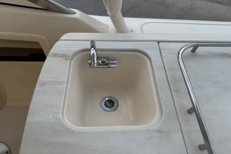 Slide: The Image of Grady-White 270 Freedom 2024 - 14