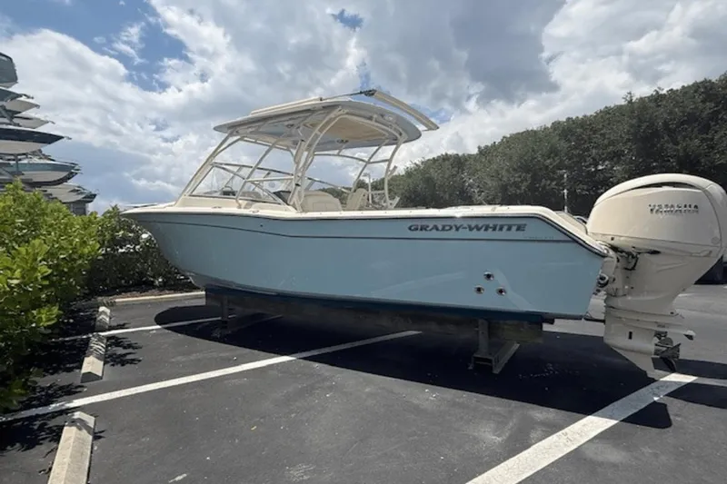 Slide: The Image of Grady-White 270 Freedom 2024 - 28