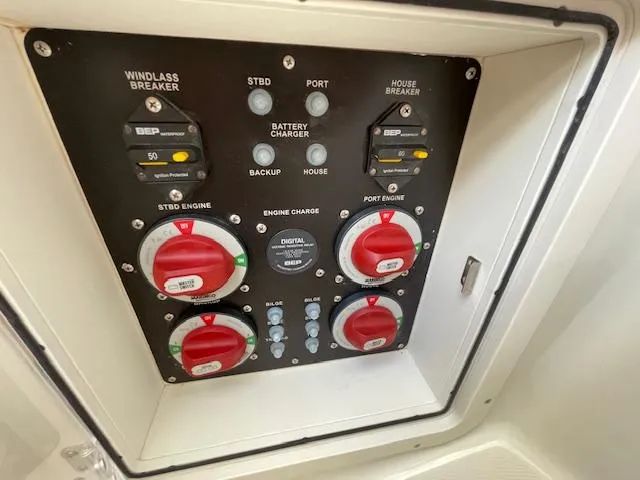 Slide: The Image of Century 2900 Center Console 2022 - 18