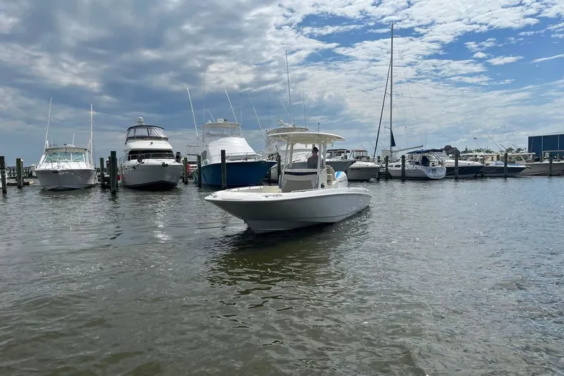 Slide: The Image of Boston Whaler 270 Dauntless 2020 - 1